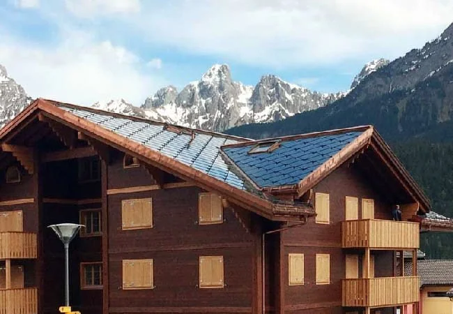 SunStyle Solar Tiles on a vacation house in Boltigen Switzerland) | SONNENENERGIE