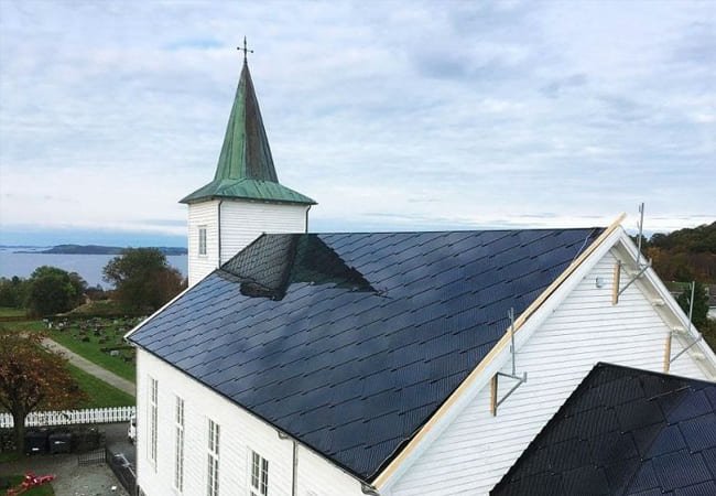 Toit solaire d'une église 