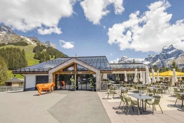 Tuiles solaires sur le Restaurant d'altitude Ristis (Engelberg, Suisse)
