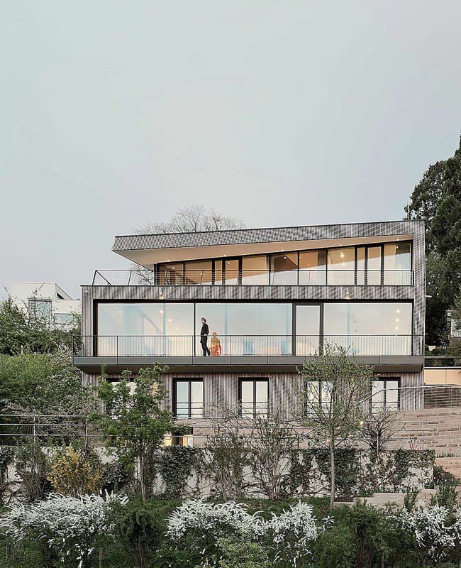 Haus B, la maison d’architecte à énergie positive avec sa toiture SunStyle