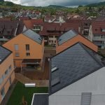 SunStyle | Solarmodul-Solarzellen, die einen kleinen Mehrfamilienkomplex
