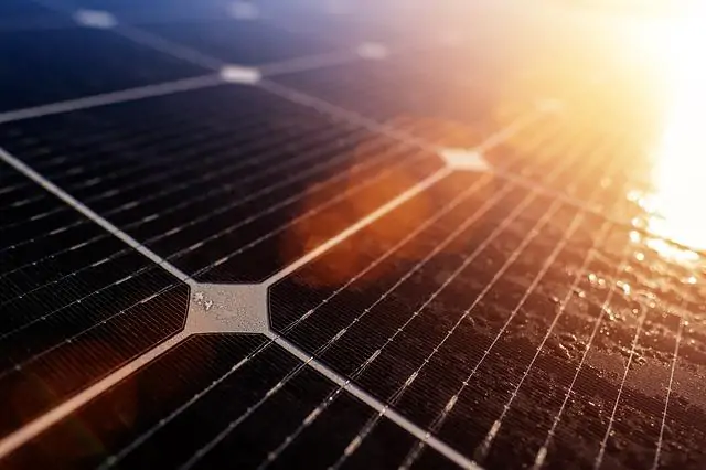 Are there solar panels that look like roof tiles?