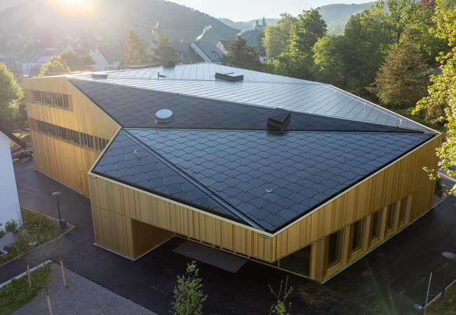 Gallery | Arlesheim, Solarziegel Flachdach | SunStyle