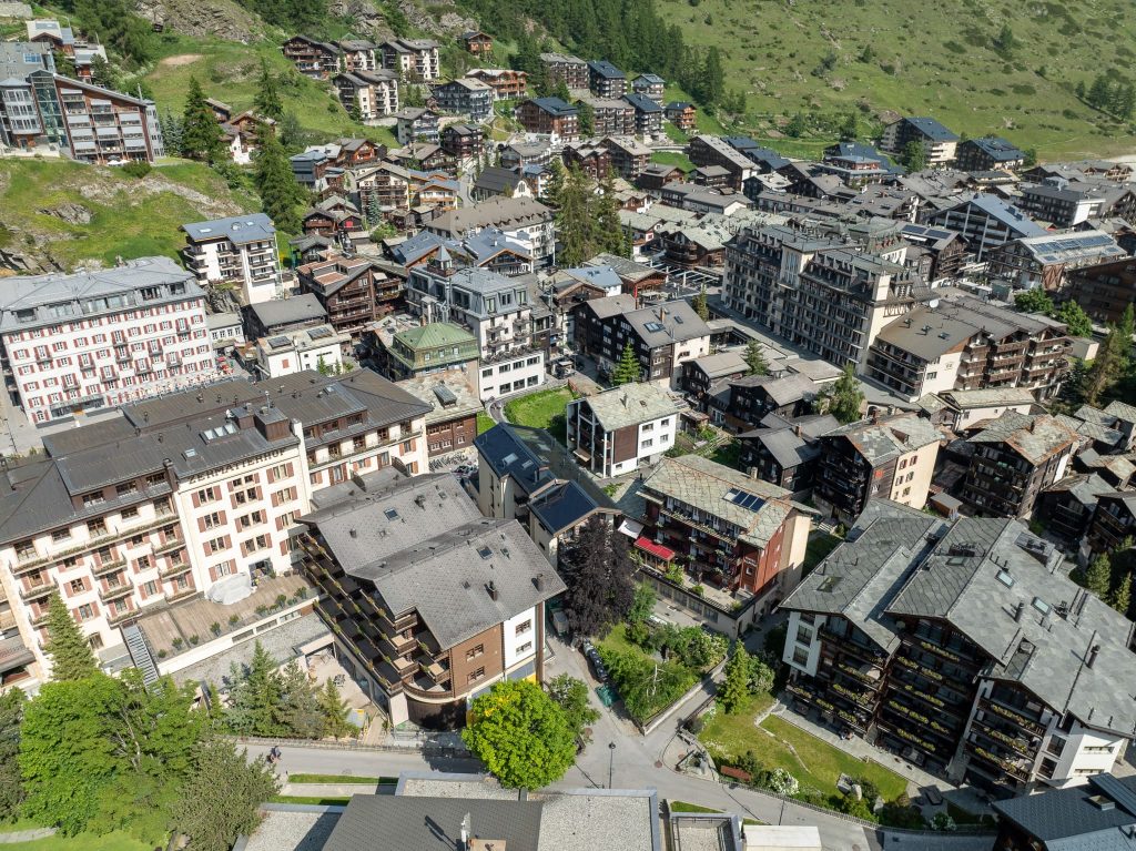 Hotel Tannenhof, Zermatt – SunStyle solar roof blending seamlessly with traditional alpine architecture.