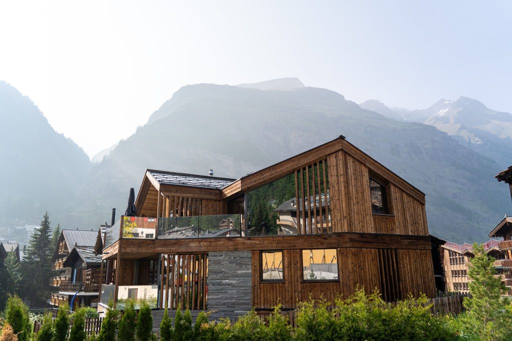 Chalet Nirvana, Zermatt – SunStyle solar roof on a cross-gable design, preserving alpine luxury.