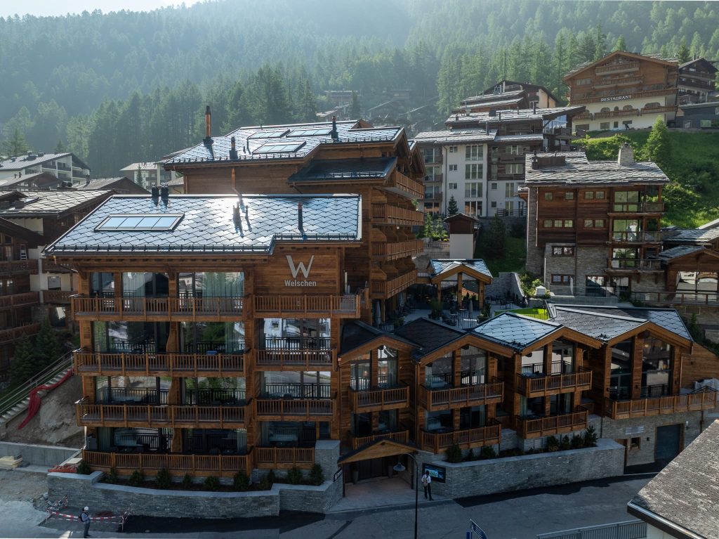 SunStyle solar roof on Hotel Welschen, Zermatt – a staged roof design blending tradition with renewable energy.
