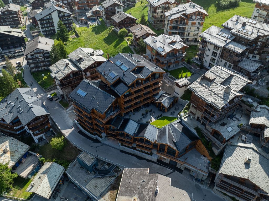 SunStyle solar roof on Hotel Welschen, Zermatt – a staged roof design blending tradition with renewable energy.