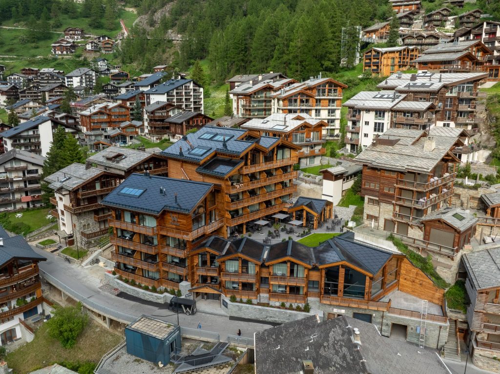 SunStyle solar roof on Hotel Welschen, Zermatt – a staged roof design blending tradition with renewable energy.