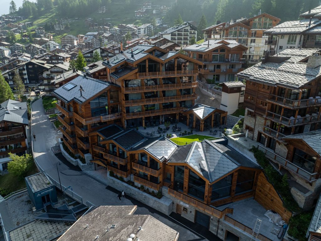 SunStyle solar roof on Hotel Welschen, Zermatt – a staged roof design blending tradition with renewable energy.