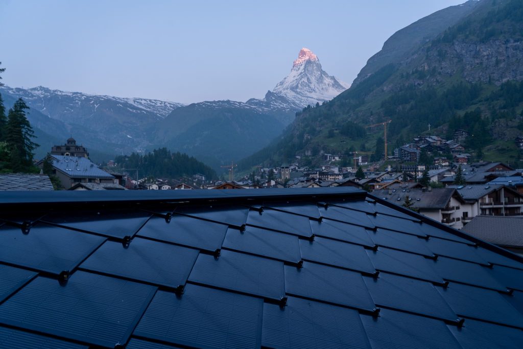 SunStyle solar roof on Hotel Welschen, Zermatt – a staged roof design blending tradition with renewable energy.