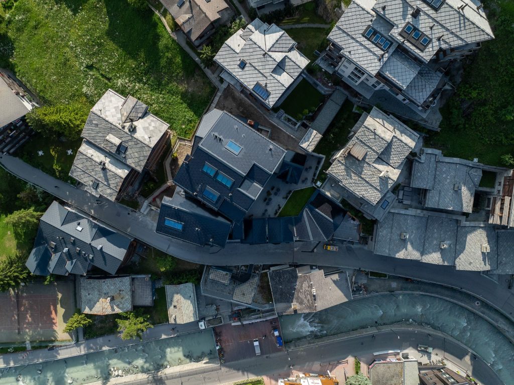 SunStyle solar roof on Hotel Welschen, Zermatt – a staged roof design blending tradition with renewable energy.