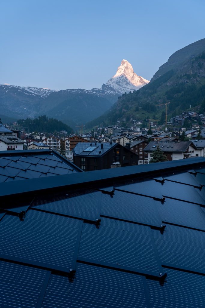 SunStyle solar roof on Hotel Welschen, Zermatt – a staged roof design blending tradition with renewable energy.